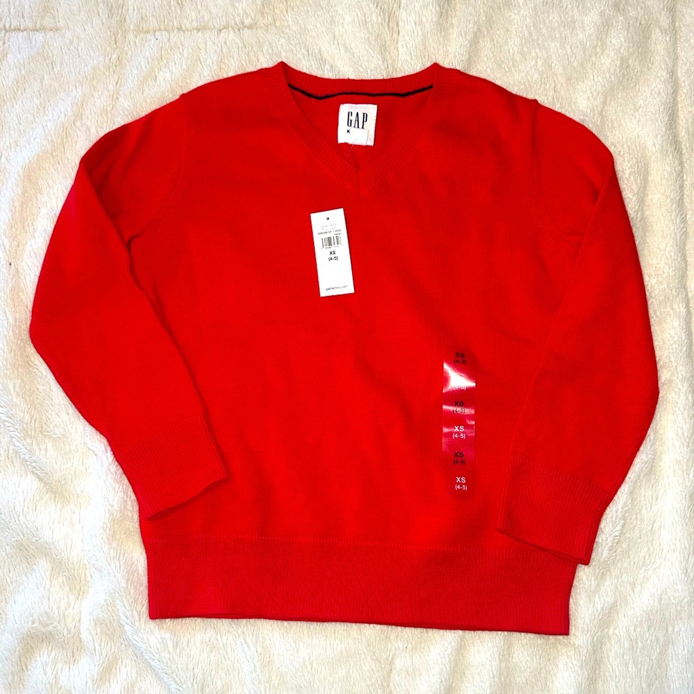 Gap Kids red v-neck sweater perfect for Christmas pics size 4/5 NWT